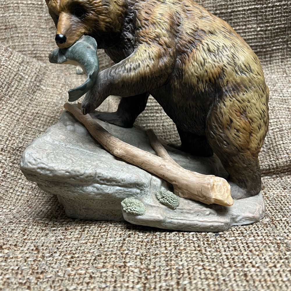 Bear Sculpture with Fish - Brown and Gray